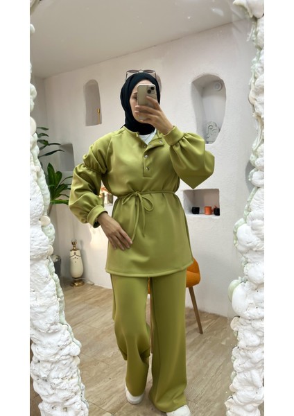 Bordo Scuba Kumaş Tesettür Alt Üst Takım – Yüksek Bel Çift Cepli Pantolon & Çıtçıt Yaka Üst