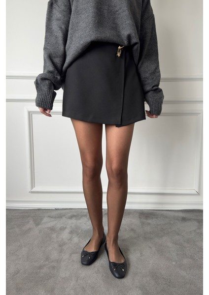 Gold Broşlu Premium Şort Etek- Siyah