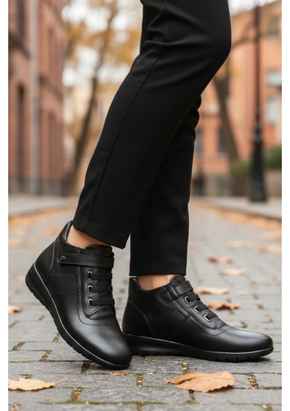 Siyah Hakiki Deri Cırtlı Kadın Düz Bot modelleri