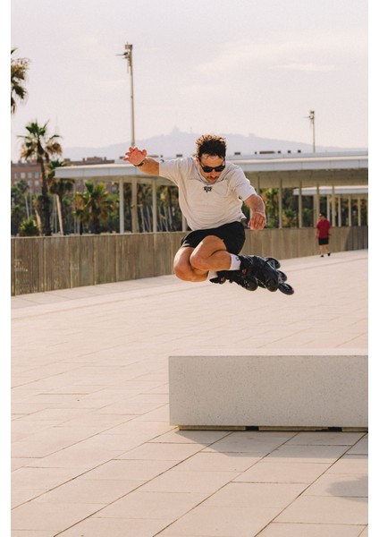 Avian T110 Black Red Urban Paten