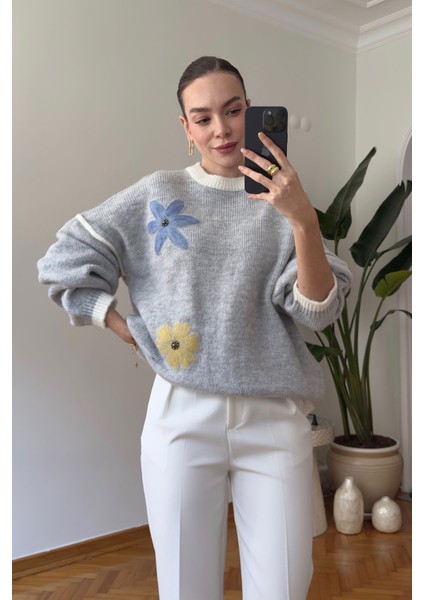 Çiçek Detay Orj Triko Kazak- Mavi