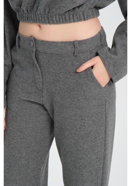 Selanik Kumaş Yırtmaçlı Paça Detaylı Kadın Pantolon fırsatları