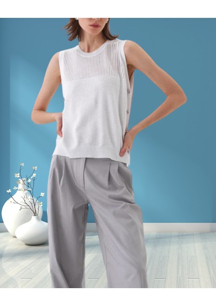 xint Kadın Regular Fit Kolsuz Yanlar Düğme Detaylı Örme Süveter fiyatları