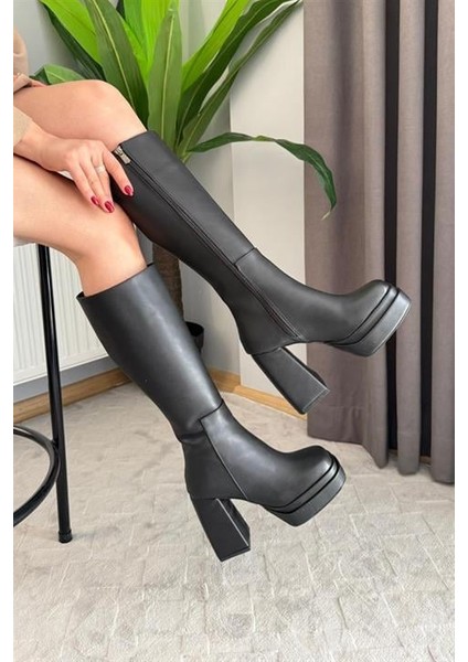 Kadın Sera Siyah Platformlu Topuklu Diz Altı Çizme Küt Burun Fermuarlı Çizme