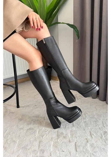 Kadın Sera Siyah Platformlu Topuklu Diz Altı Çizme Küt Burun Fermuarlı Çizme fiyatları