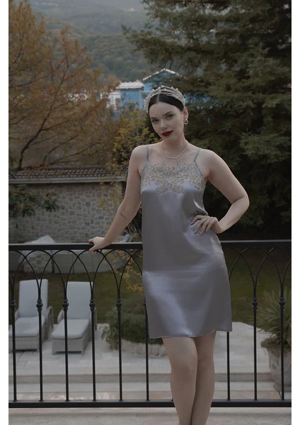 Gri Saten Fransız Dantelli Gecelik