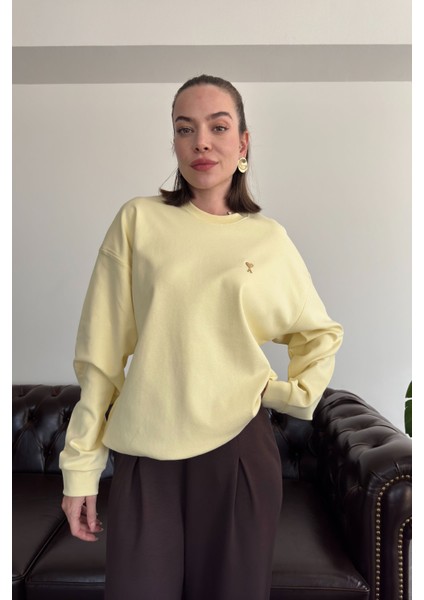 Kalp Broşlu Orj Sweatshirt- Sarı