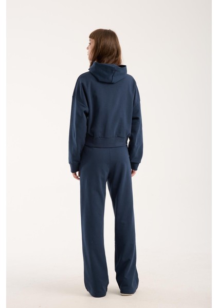 %100 Pamuk Kapüşonlu Ön Cep Detaylı Kadın Sweatshirt