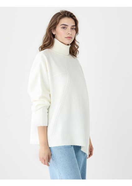 Krem Rengi Balıkçı Yaka Düşük Omuz Triko Kazak fırsatları