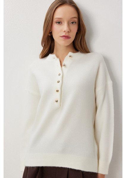 Düğmeli Yumuşak Dokulu Triko Kazak LMT0045 Kemik fiyatları