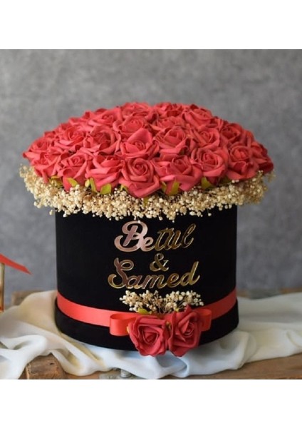 Silindir Kutuda Gerçek Görünümlü Yapay Kadife Gül Kız Isteme Buketi Hediyelik Çiçek