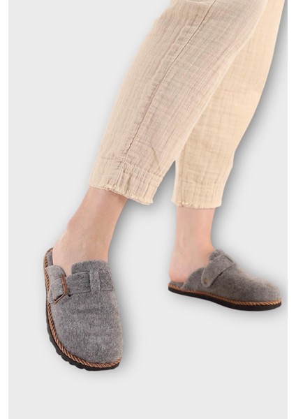 Tokalı Keçe Kumaşlı Ev Terliği Gri