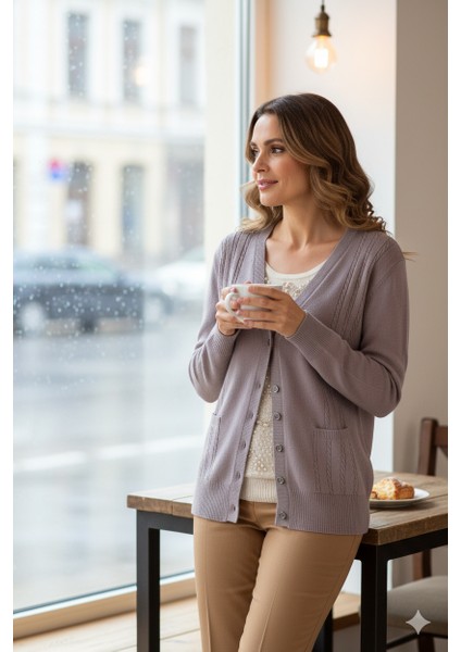 Kadın Kışlık Örgü Desenli Düğmeli Çift Cepli Uzun Kollu Normal Kesim Likralı Kardelen Dokuma Anne Hırka indirimleri