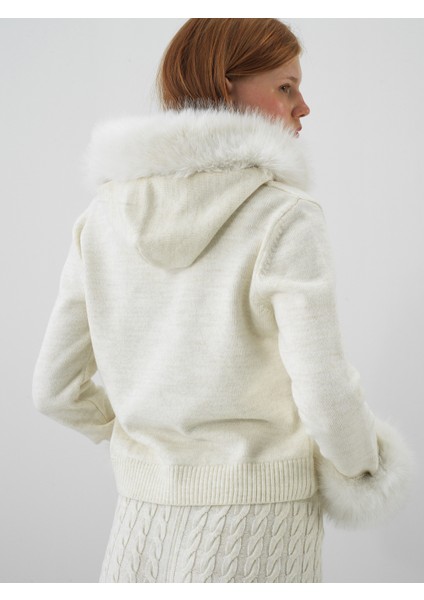 Kadın Ekru Doğal Yün Dokulu Oversize Ceket fırsatları