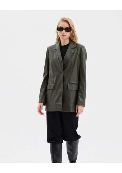 Kadın Suni Deri Mono Kapamalı Fletolu Cep Detaylı Ceket modelleri