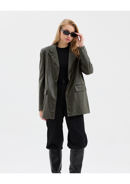 Kadın Suni Deri Mono Kapamalı Fletolu Cep Detaylı Ceket fırsatları