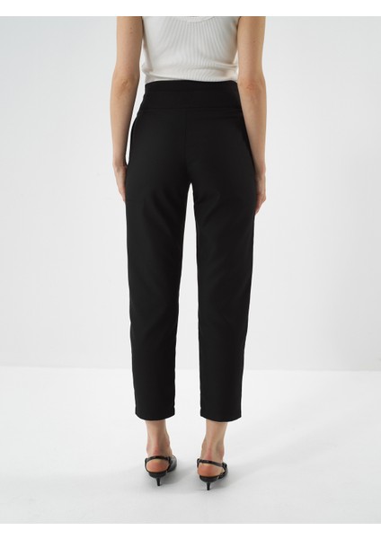 Kadın Siyah Formunu Koruyan Regular Fit Pantolon fırsatları