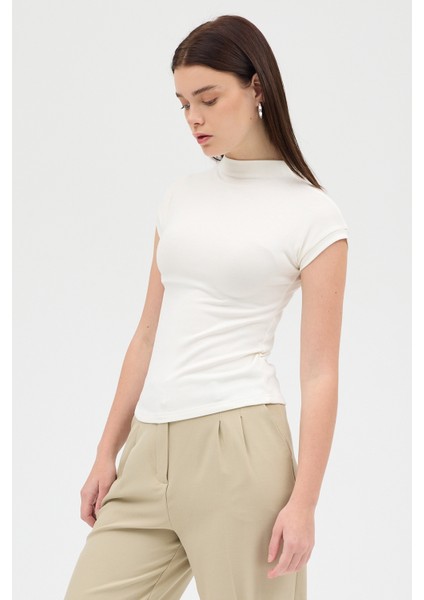Ekru Dik Yaka Kısa Kol Body 8174A modelleri
