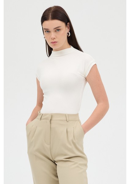 Ekru Dik Yaka Kısa Kol Body 8174A