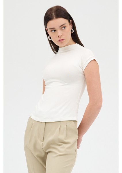 Ekru Dik Yaka Kısa Kol Body 8174A