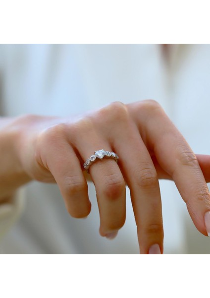 Kalp Zirkon Taşlı Gümüş Yüzük modelleri