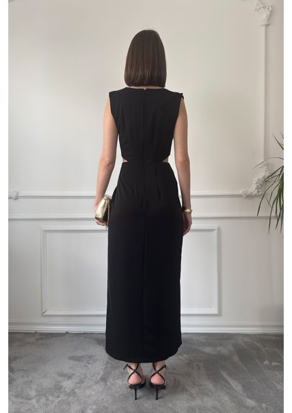 Açık Bel Detay Tokalı Elbise- Siyah