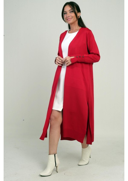 Kadın Kolları Düğme Detaylı Cepli Yanları Yırtmaaçlı Uzun Hırka