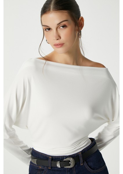 Kadın Grace Asimetrik Omuz Detay Ekru Bluz fırsatları