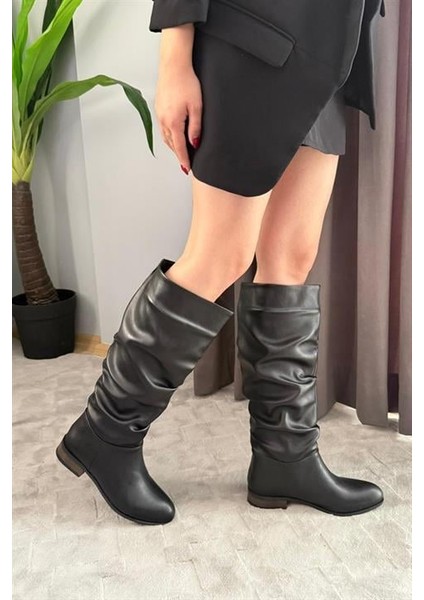 Kadın Mika Siyah Deri Düz Taban Büzgülü Diz Altı Boy Çekme Çizme fiyatları