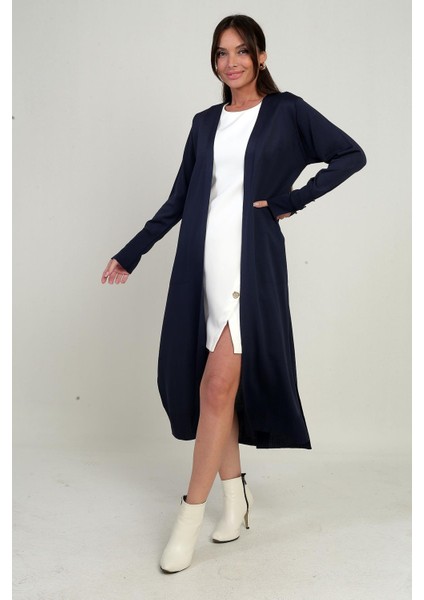 Kadın Kolları Düğme Detaylı Cepli Yanları Yırtmaaçlı Uzun Hırka