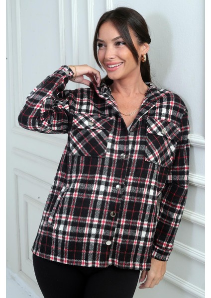 Kadın Kapüşonlu Ekose Desenli Metal Düğmeli Cepli Gömlek