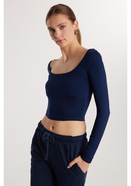 Kadın Slim Fit Dar Kesim Uzun Kollu Kayık Yaka Lacivert Bluz