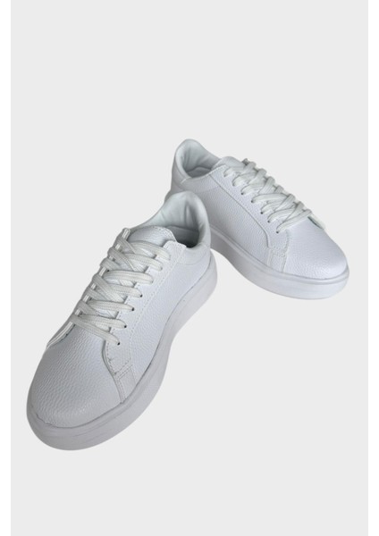 Unisex Sneaker Ayakkabı Beyaz Suni Deri ile Düz Topuk ve Hafızalı İç Taban Özellikli modelleri