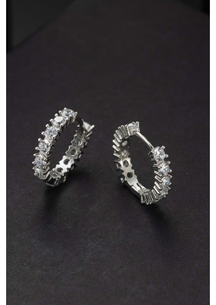 4 Tırnaklı Tek Sıra Halka Gümüş Küpe fırsatları