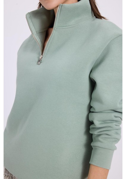 Kadın Relax Fit Rahat Kesim Pamuklu Içi Polarlı Yarım Fermuarlı Yeşil Dik Yaka Sweatshirt modelleri