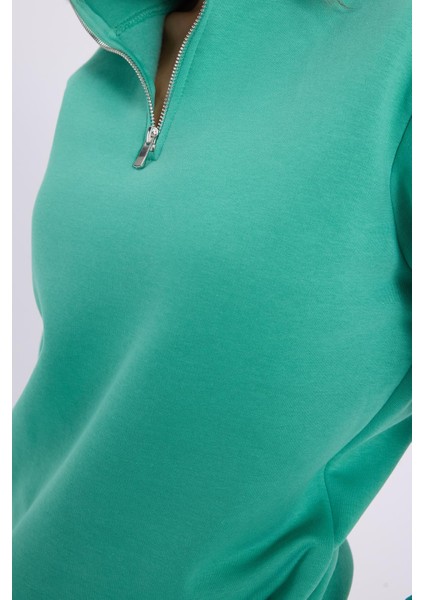 Kadın Relax Fit Rahat Kesim Pamuklu Içi Polarlı Yarım Fermuarlı Yeşil Dik Yaka Sweatshirt modelleri