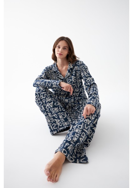 Kadın Lacivert “paris” Yazı Desenli Düğmeli Pamuklu Pijama Takımı