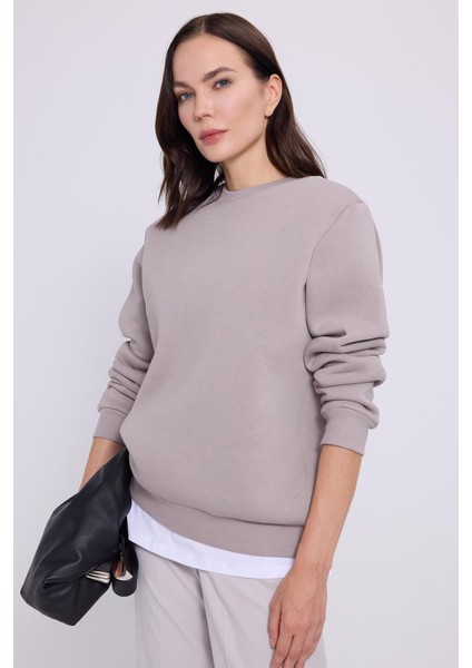 Kadın Oversize Geniş Kesim Pamuklu Yumuşak Dokulu Içi Polarlı Basic Gri Bisiklet Yaka Sweatshirt