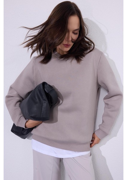 Kadın Oversize Geniş Kesim Pamuklu Yumuşak Dokulu Içi Polarlı Basic Gri Bisiklet Yaka Sweatshirt fiyatları