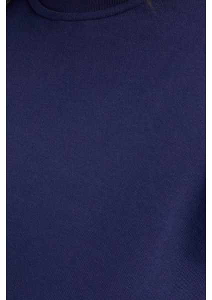 Kadın Oversize Geniş Kesim Pamuklu Yumuşak Dokulu Içi Polarlı Basic Lacivert Bisiklet Yaka Sweatshirt