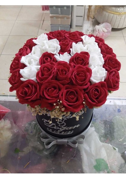 Harfli Isme Özel Silindir Kutuda Gerçek Görünümlü Yapay Kadife Gül Kız Isteme Buketi Düğün Nişan fiyatları