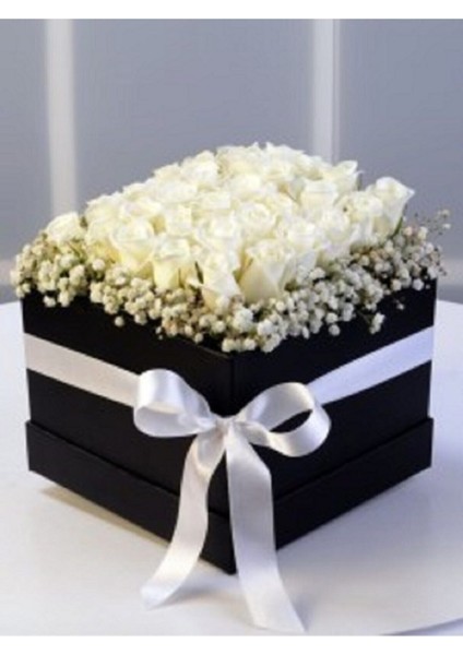 Kare Kutuda Gerçek Görünümlü Yapay Kadife Gül Kız Isteme Buketi Beyaz