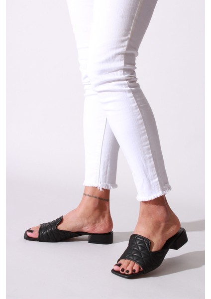 Idil Siyah Cilt Kadın Terlik