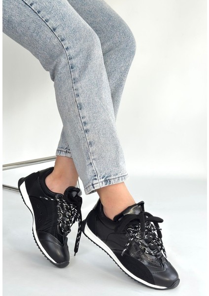 Siyah Paraşüt Detaylı Bağcıklı Kadın Spor Ayakkabı fiyatları