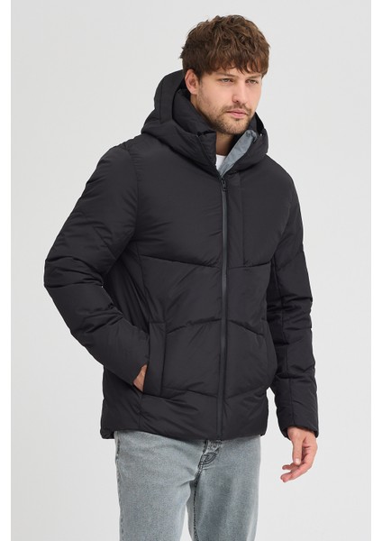 Erkek Kapuşonlu Mont 950