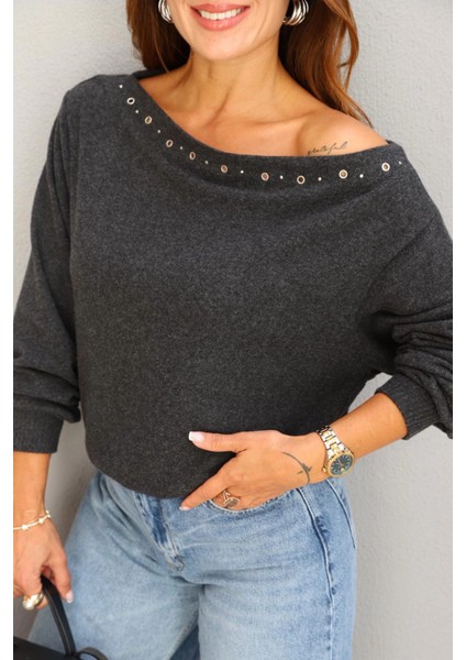 Antrasit Yaka Zımba Detay Bluz fiyatları