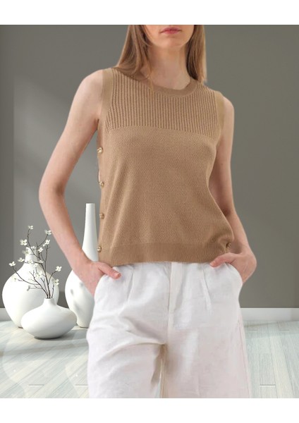 xint Kadın Regular Fit Kolsuz Yanlar Düğme Detaylı Örme Süveter