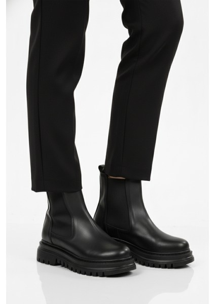 Siyah Kürklü Kadın Chelsea Bot