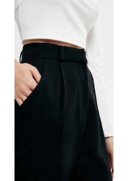 Kadın Bol Paça Kumaş Pantolon Siyah fırsatları
