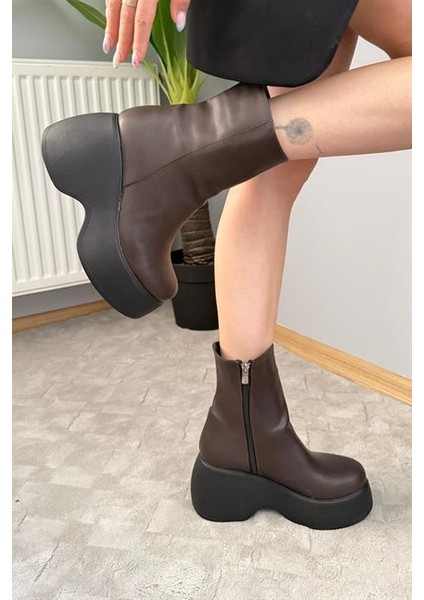 Kadın Celsi Kahverengi Deri Yandan Fermuarlı 9 cm Yüksek Dolgu Topuklu Mevsimlik Kadın Kısa Bot Bootie fiyatları